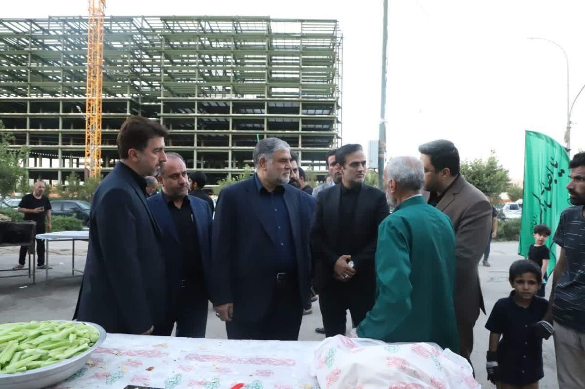 بازدید میدانی شهردار قم از مسیر فرهنگی «طریق المهدی» و مواکب مردمی بلوار پیامبر اعظم(ص)